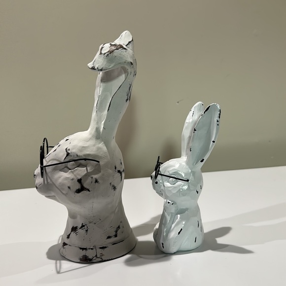 🌸NEW 2 Pieces Hobby Lobby Charming White Rabbit Sculptures with Glasses. - Picture 6 of 10